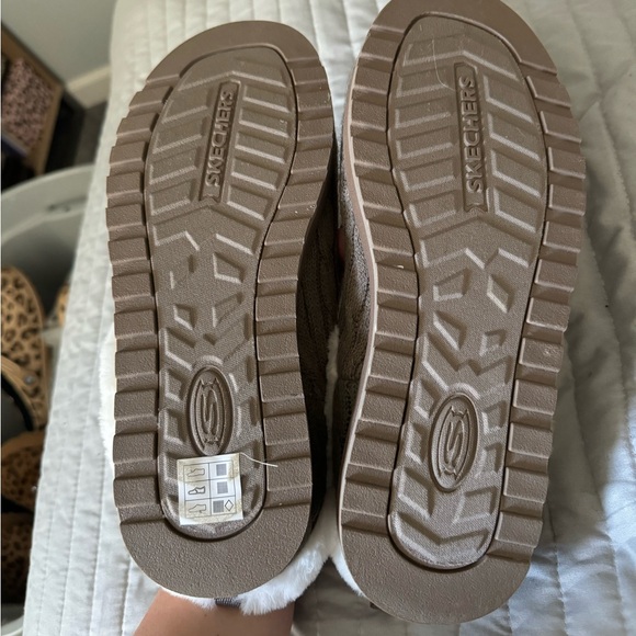 Bob’s Memory Foam slippers - Picture 3 of 3